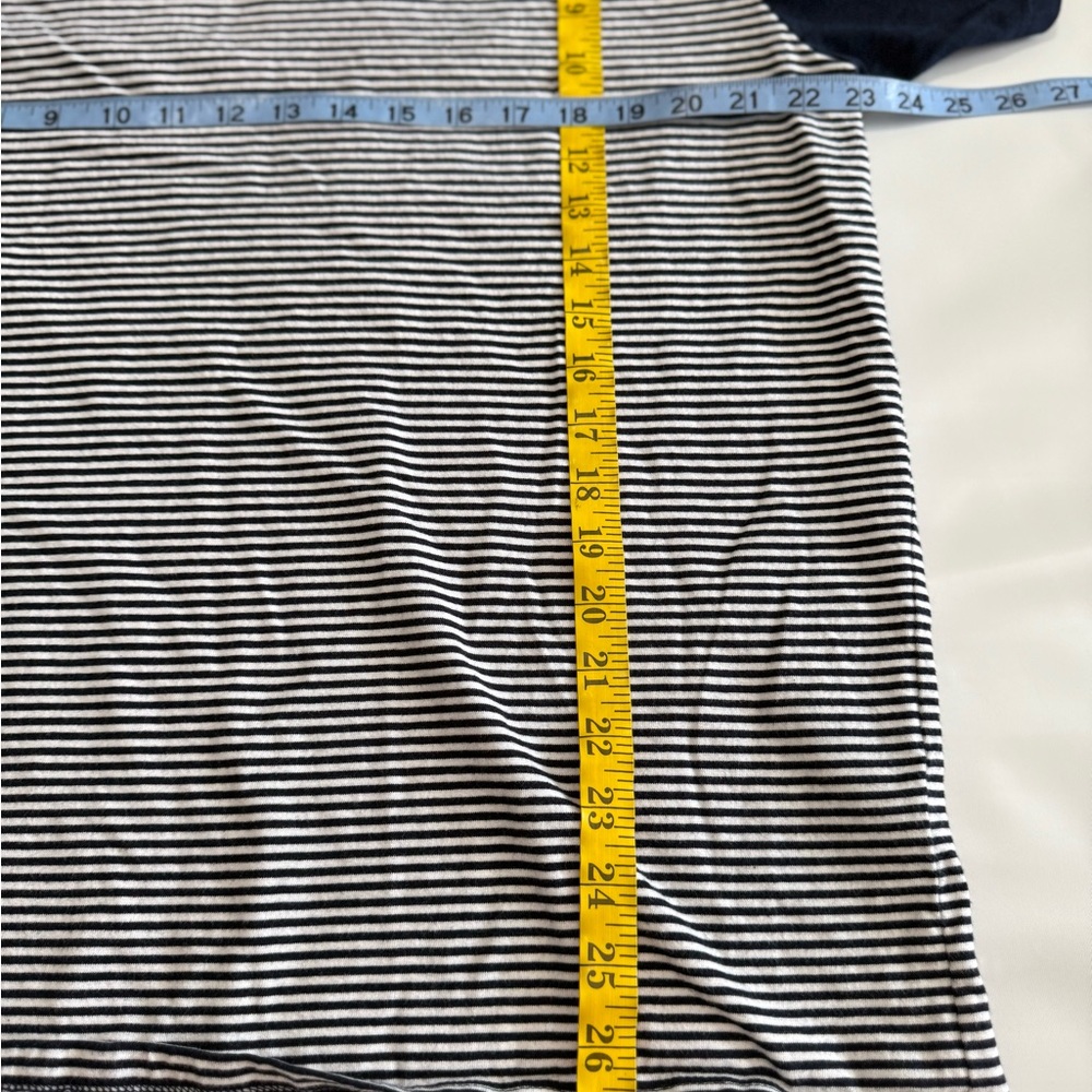 GUESS Men’s Navy & white Striped T-Shirt with embroidered flags in size large - Picture 10 of 10